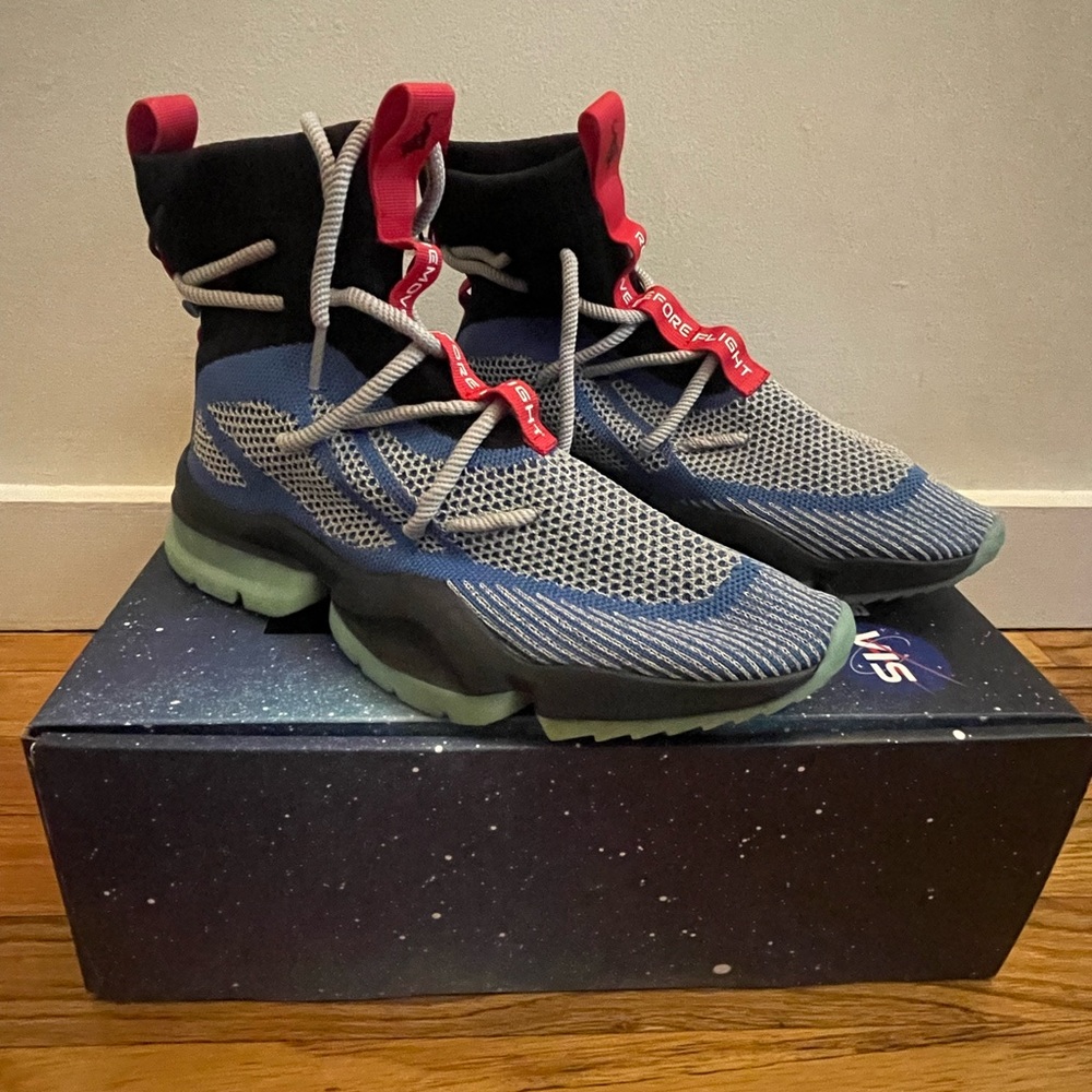 SOLD- SIA Collective Somewhere in America (8 US Men / 9.5 US Women) NASA High